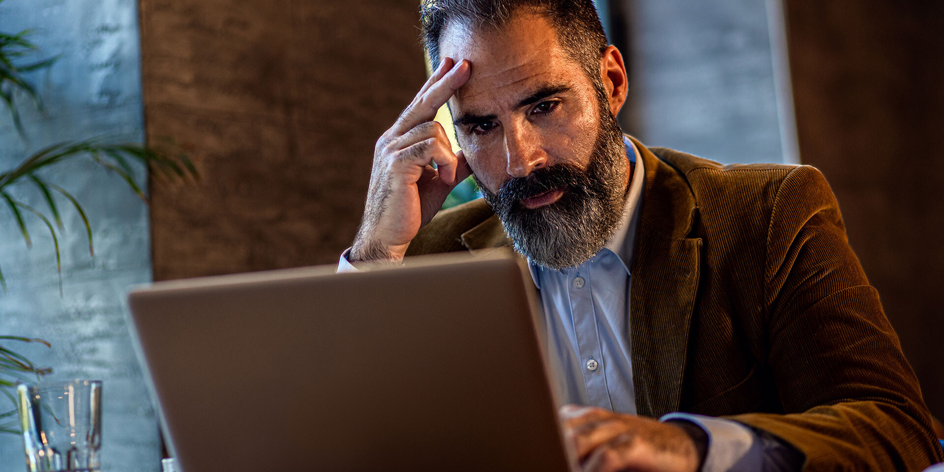 Business growth consultant Adrian Bray explaining why profit alone rarely drives valuation, with buyers focusing on transferability, risk, and growth potential.